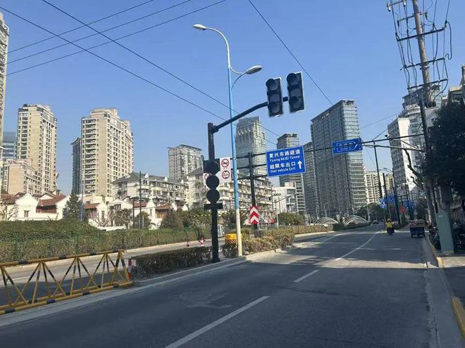 走越江隧道了今晚启用其他越江隧道能否效仿？AG旗舰厅app上海首条！电动自行车可